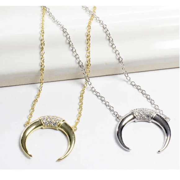 NEW Women's Gold-Plated Crescent Moon Horn Necklace Size 16 + 2” - Picture 2 of 12